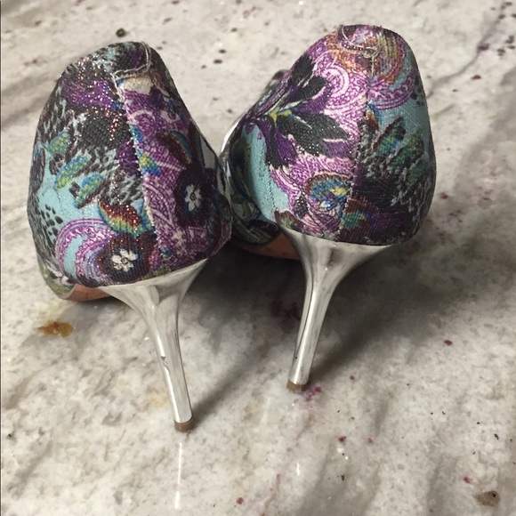 Heels - Picture 2 of 2